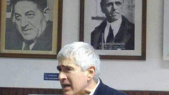 Casini e le foto che imbarazzano