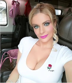 Francesca Cipriani, topless esplosivo per i fan 4