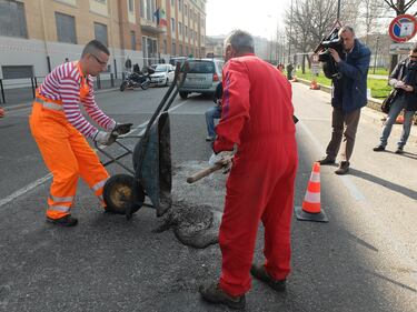 Pisapia tappa le buche con il "cerotto" 6