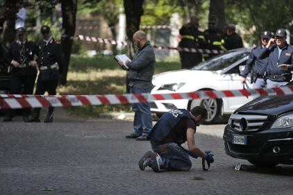 Roma, esplosione in strada: ordigno rudimentale nel parcheggio delle Poste 10