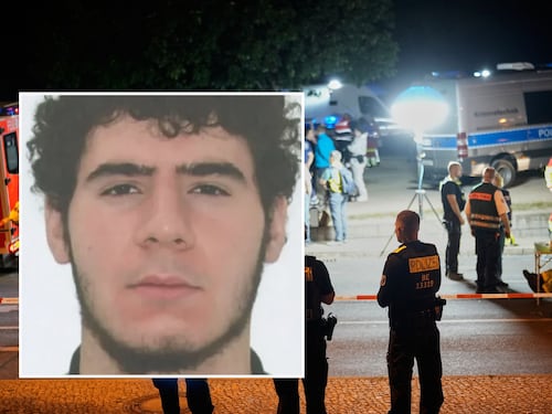 “È pericoloso, chiamateci”. L’appello della polizia a caccia dell’attentatore di Berlino