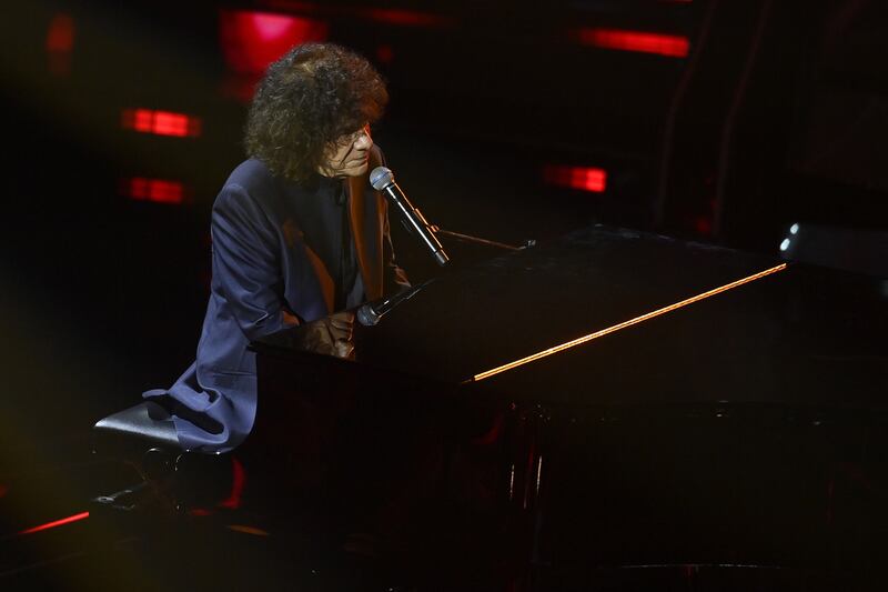 Sanremo 2024: ecco il look della quarta serata del Festival di Irama 1