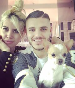 Wanda Nara e Mauro Icardi hot sui social: lui è nudo 9