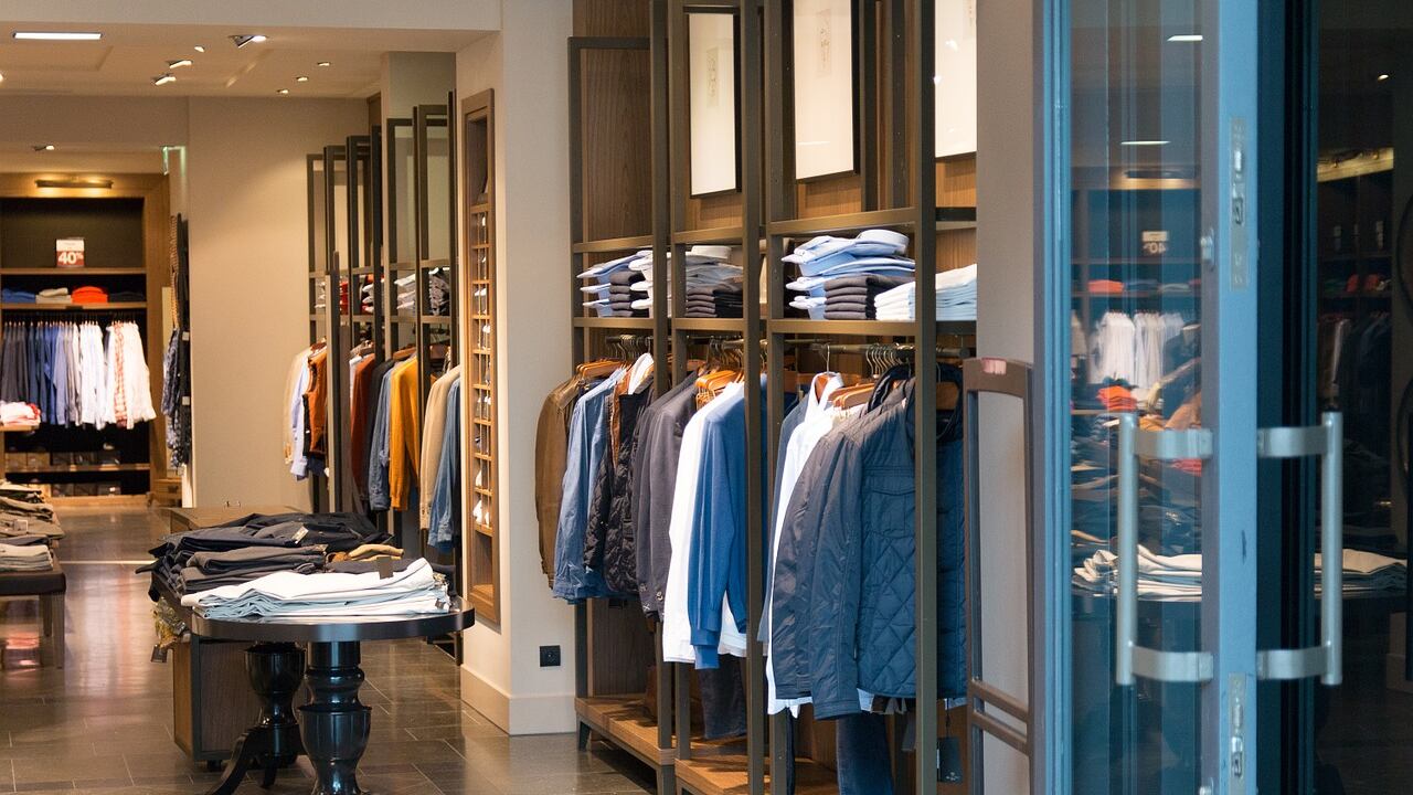 Codacons: "Chiusure domenicali sono un regalo all'e-commerce"