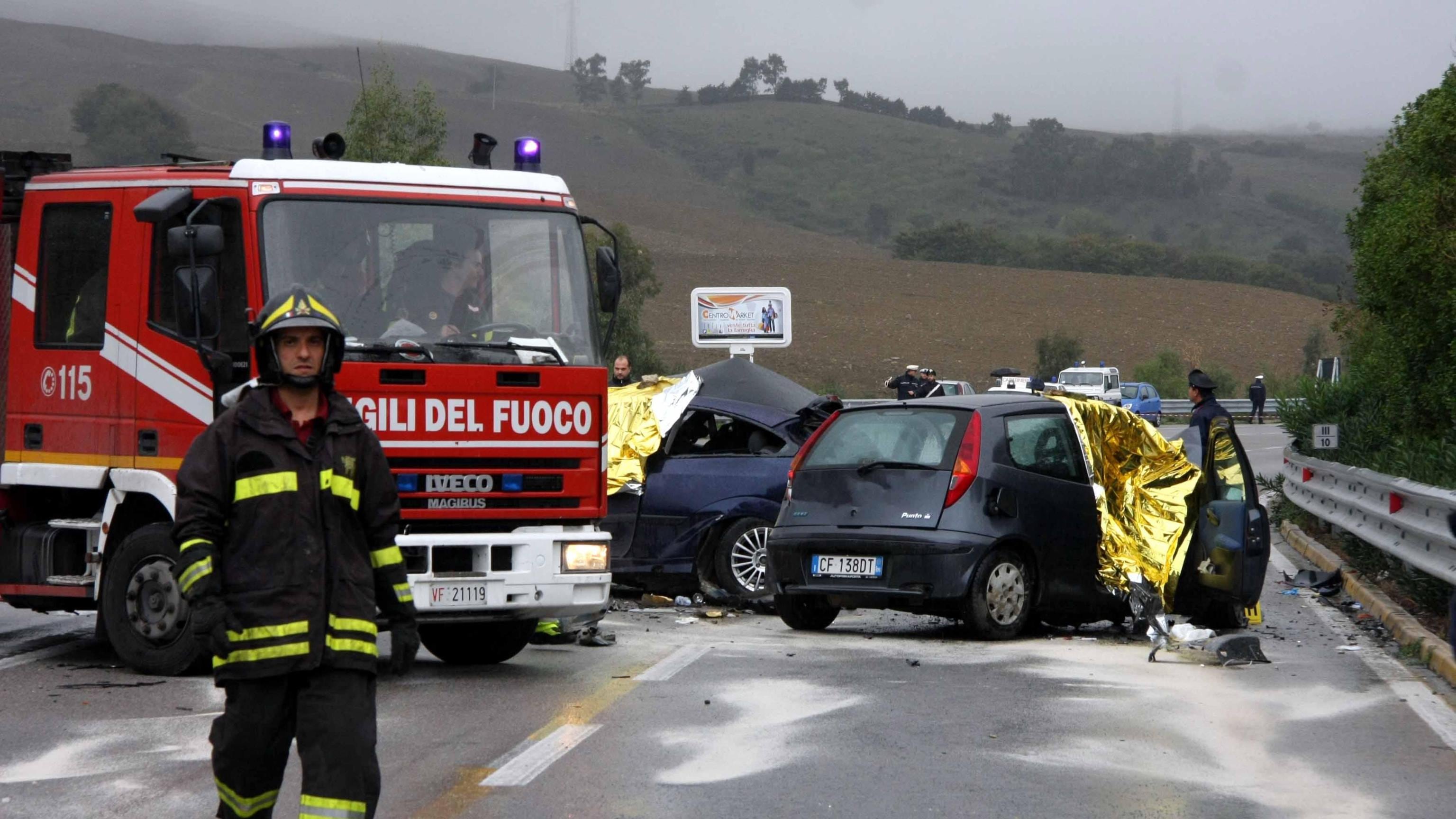 Tragedia sulla Palermo-Sciacca Cinque morti, tra cui un bimbo