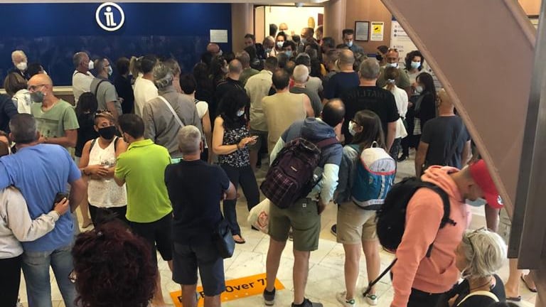 L'odissea sulla nave mai salpata da Genova: "Bloccati qui, abbiamo avuto paura"