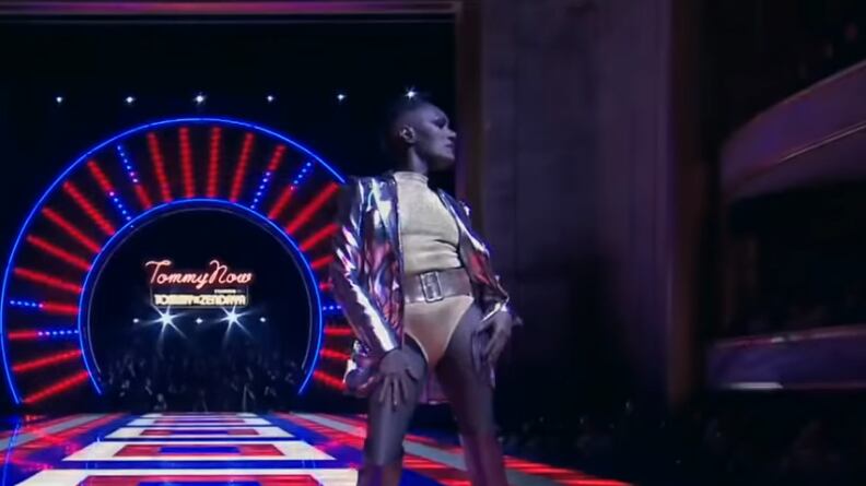 Grace Jones a 70 anni sfila in passerella più sexy che mai