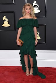 Grammy 2017, i look più sexy sul red carpet 45