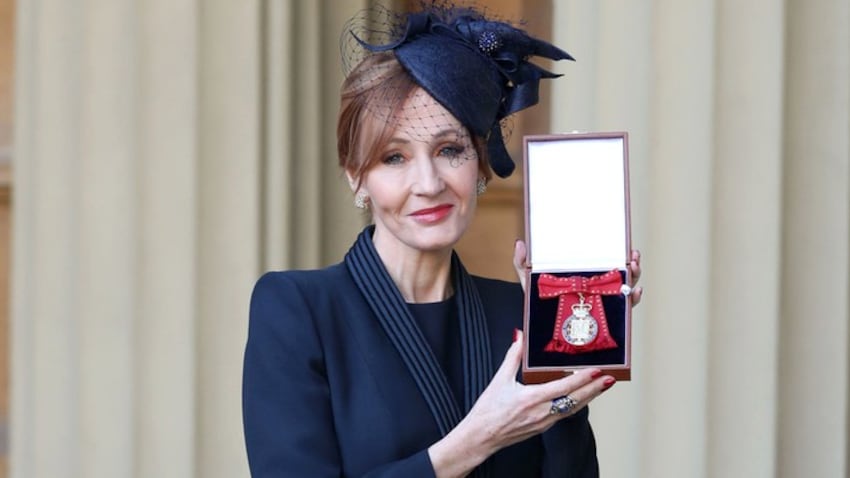 J.K. Rowling porta in tribunale la sua ex assistente: aveva rubato 24 mila sterline