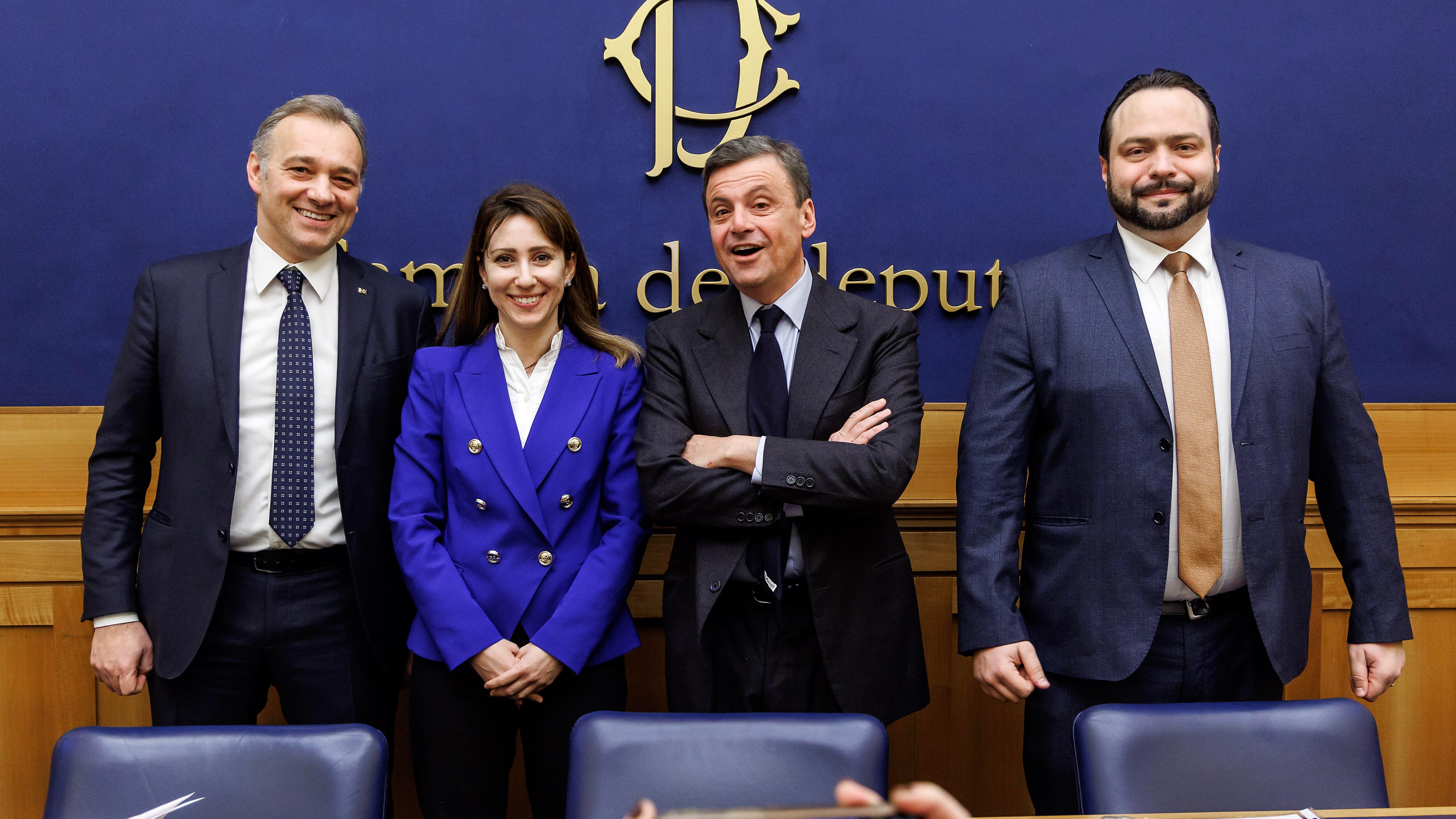 Scade il secondo mandato. E gli ex 5Stelle passano con Calenda