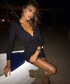 Cristina Buccino sexy skipper in costume giallo 31