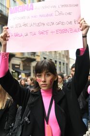 Studenti e studentesse in piazza per la festa dell'8 marzo  7