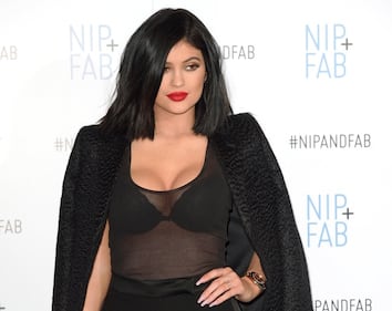 Kylie Jenner nuda e ricoperta di vernice su Instagram 33