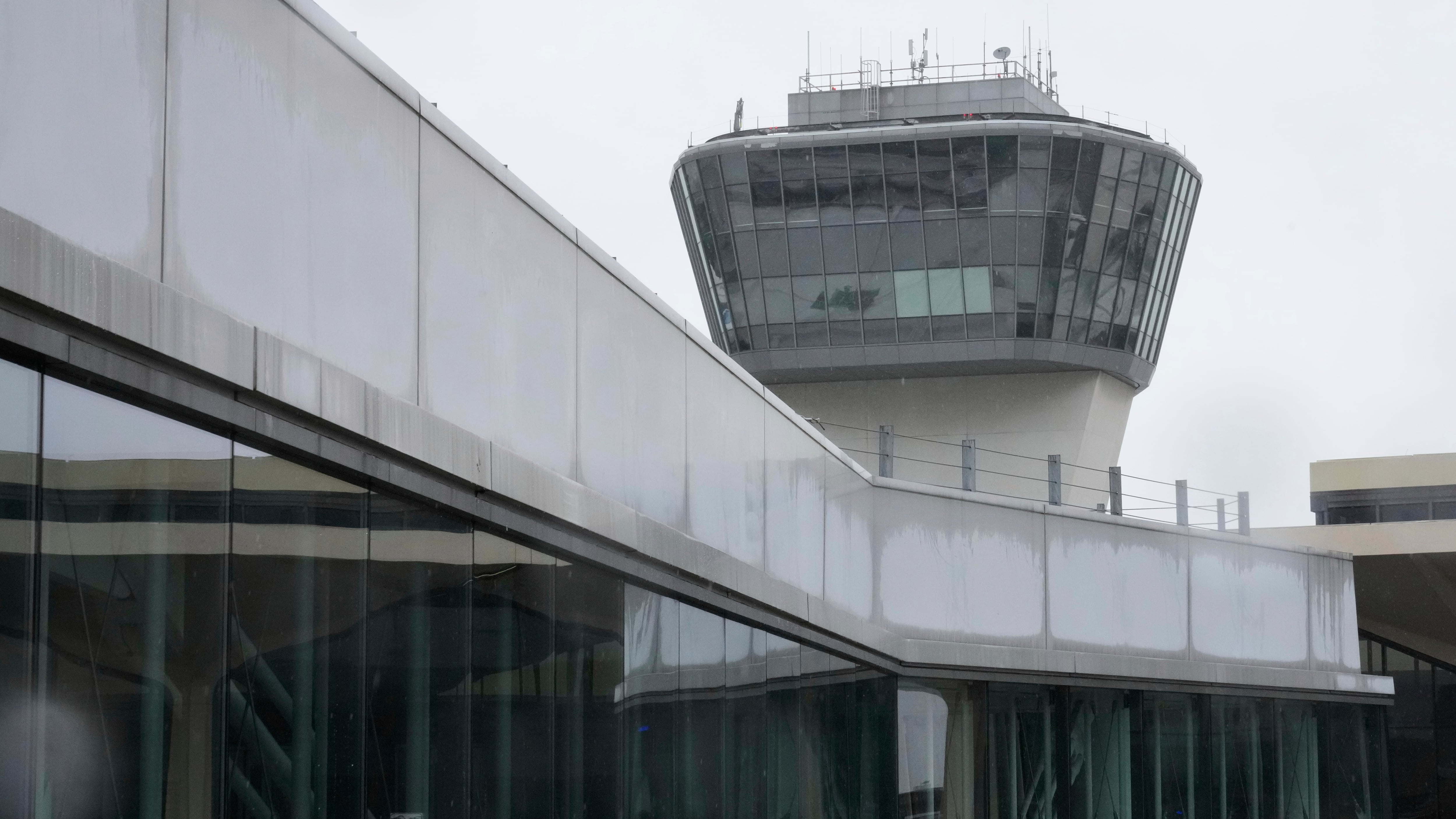 "Molte persone moriranno". L'oscura previsione dietro i blackout negli aeroporti Usa