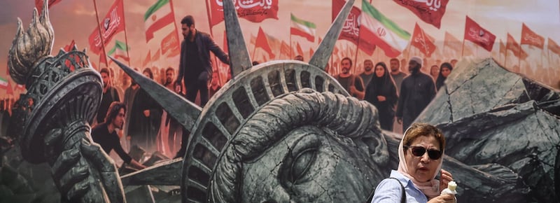 Trump: “Iran spazzato via, presto pieno controllo di Hormuz”