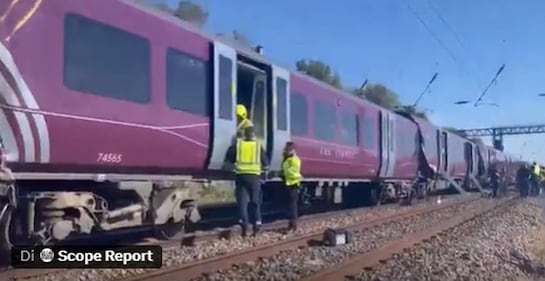  Scontro tra due treni a nord di Londra: FOTO 3