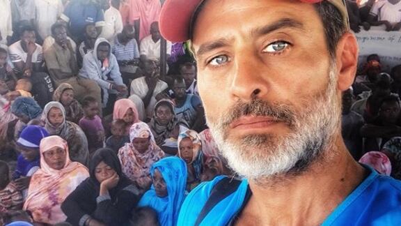 Raz Degan bloccato in Nigeria: jeep ferma nel deserto per ore sotto il sole
