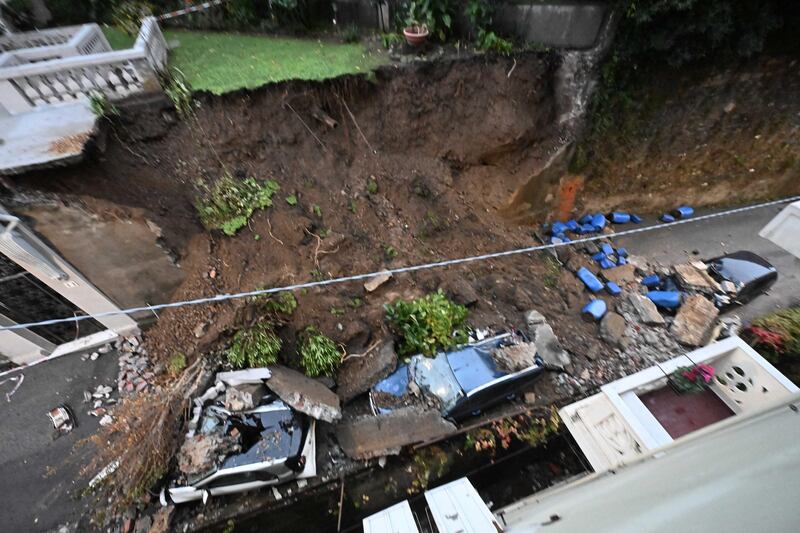 Genova vessata dal maltempo, le immagini dei danni 7
