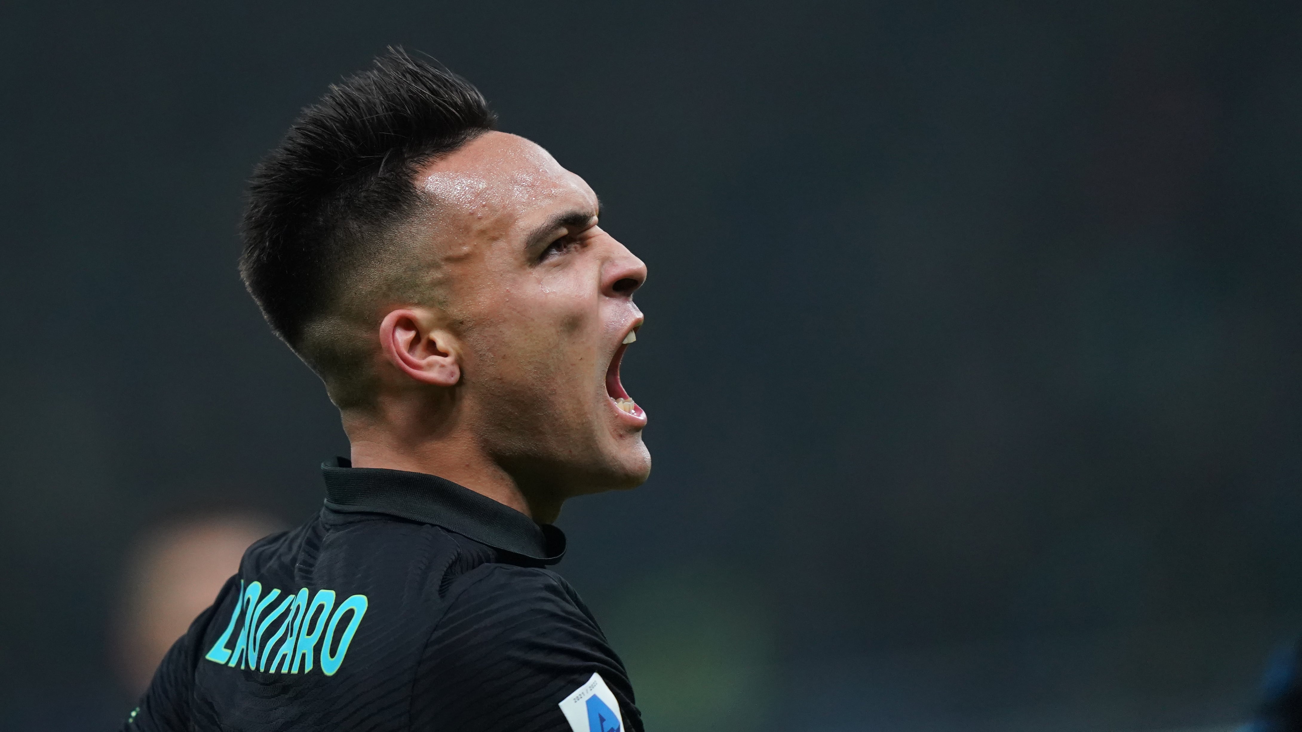 L'Inter riapre il campionato: il Napoli ko 3-2. Brividi nel finale