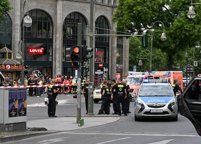 Lo schianto e poi i soccorsi: le immagini da Breitscheidplatz 4