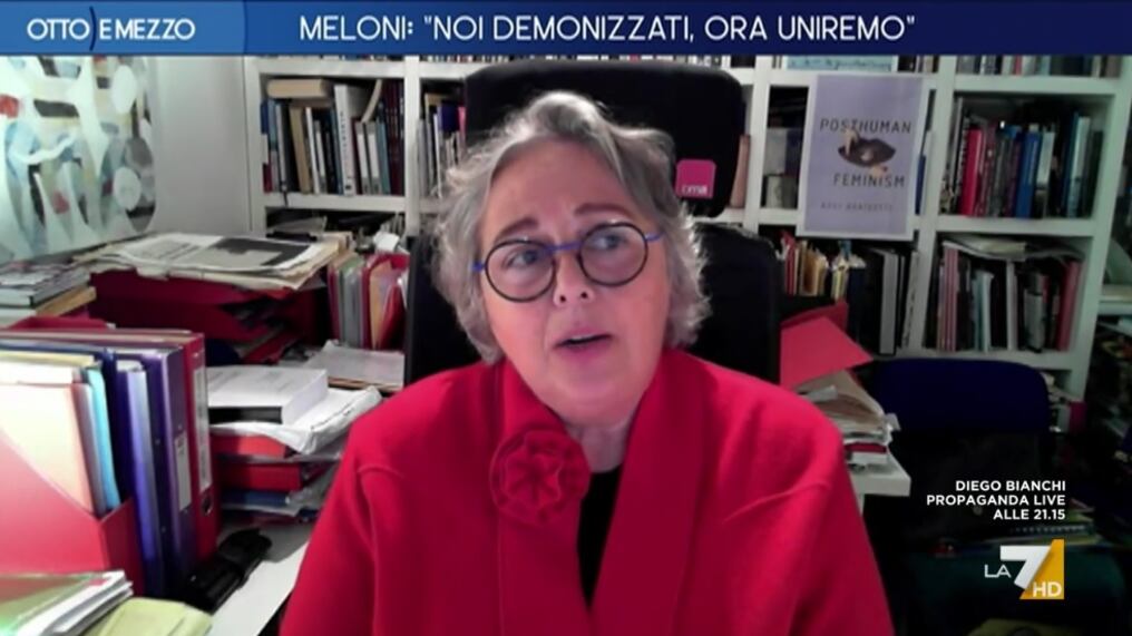 "Faccia cattiva e rabbiosa...". Così la filosofa insulta la Meloni