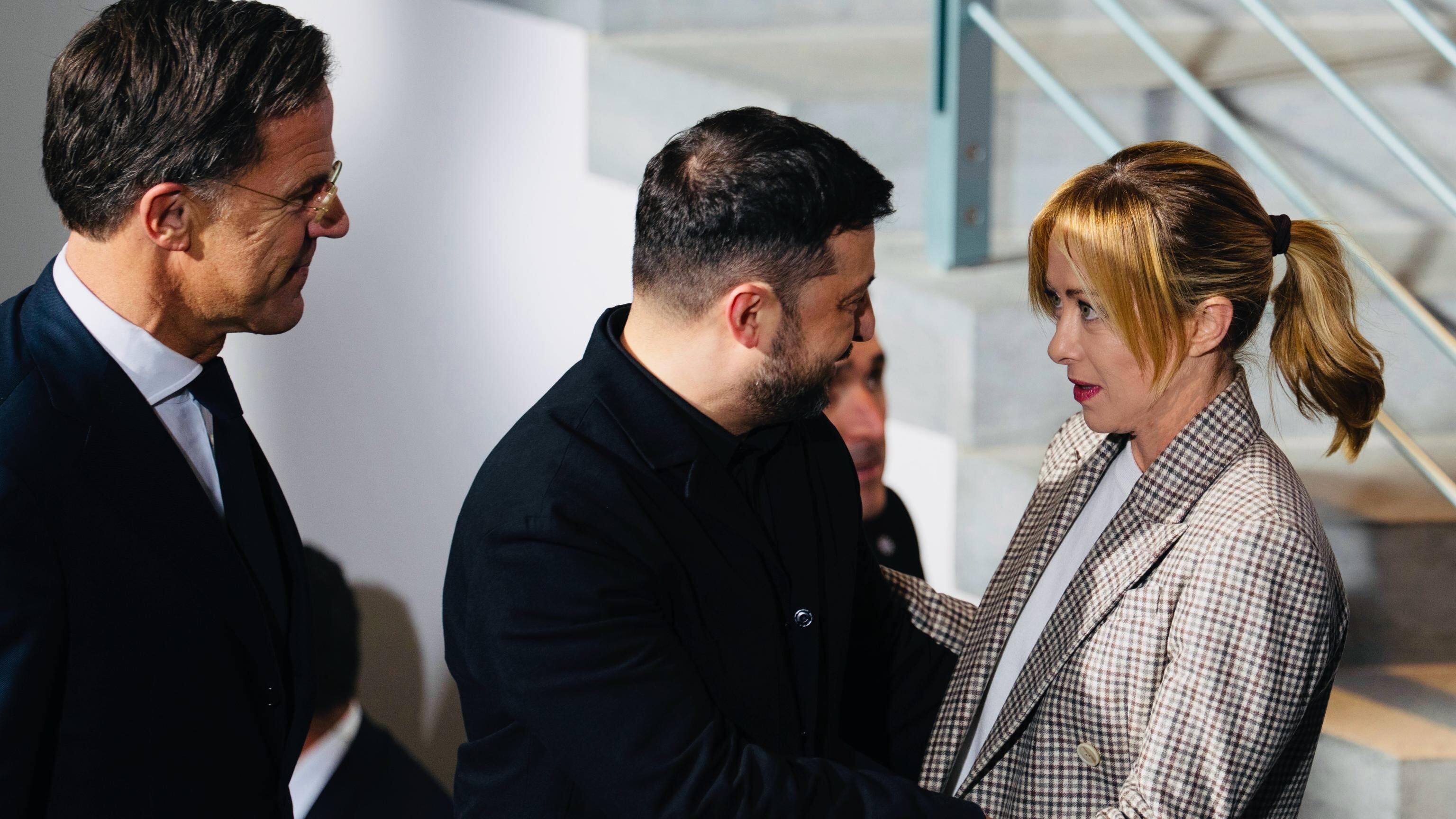 Cautela di Meloni sugli asset russi: lotta alla corruzione tra le richieste a Kiev