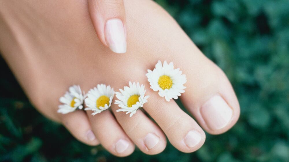 Piedi, scrub naturale per rinnovare la pelle