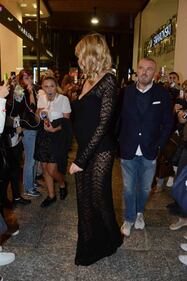 Elena Santarelli, trasparenze a Milano 7