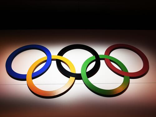 Olimpiadi, si va verso lo stop alle atlete transgender nelle gare femminili