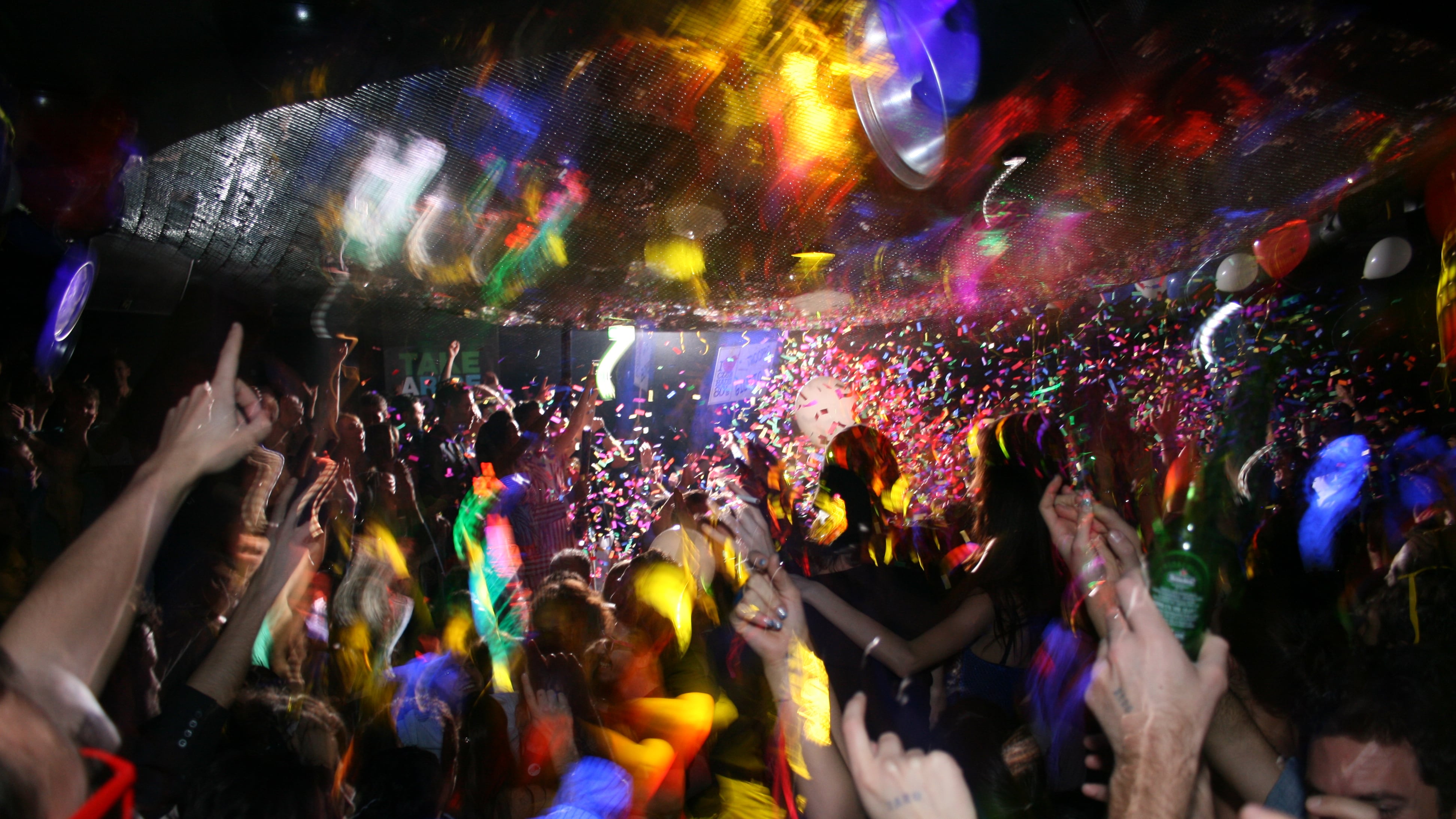 Club Haus 80’s, i Magazzini Generali si tingono di fluo