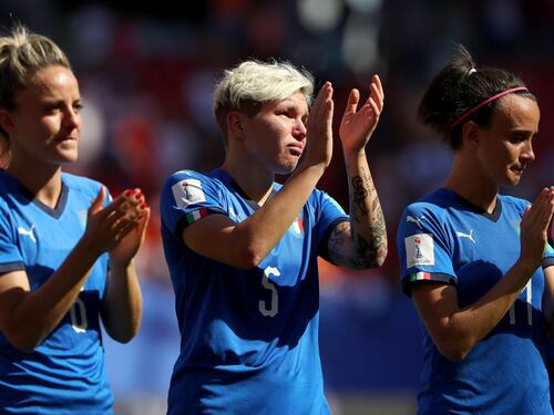 Italia femminile out, il ct Bertolini: "Sono orgogliosa". I social si inchinano alle azzurre