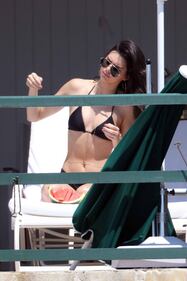 Kendal Jenner, ​relax a Cap d'Antibes 8