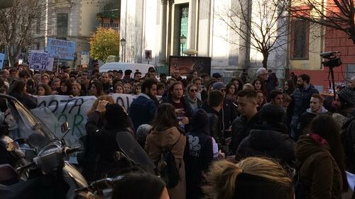 Napoli, 17enne accoltellato dal branco: il corteo per dire “no alla violenza” 5