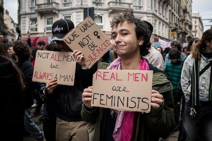 Il corteo "femminista" dell'8 marzo tra slogan e vandalismo 1