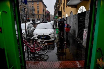 Arriva il maltempo: ecco la città di Milano imbiancata  9