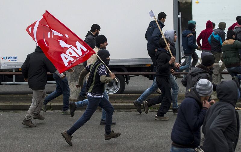 Calais, la rivolta dei migranti 3