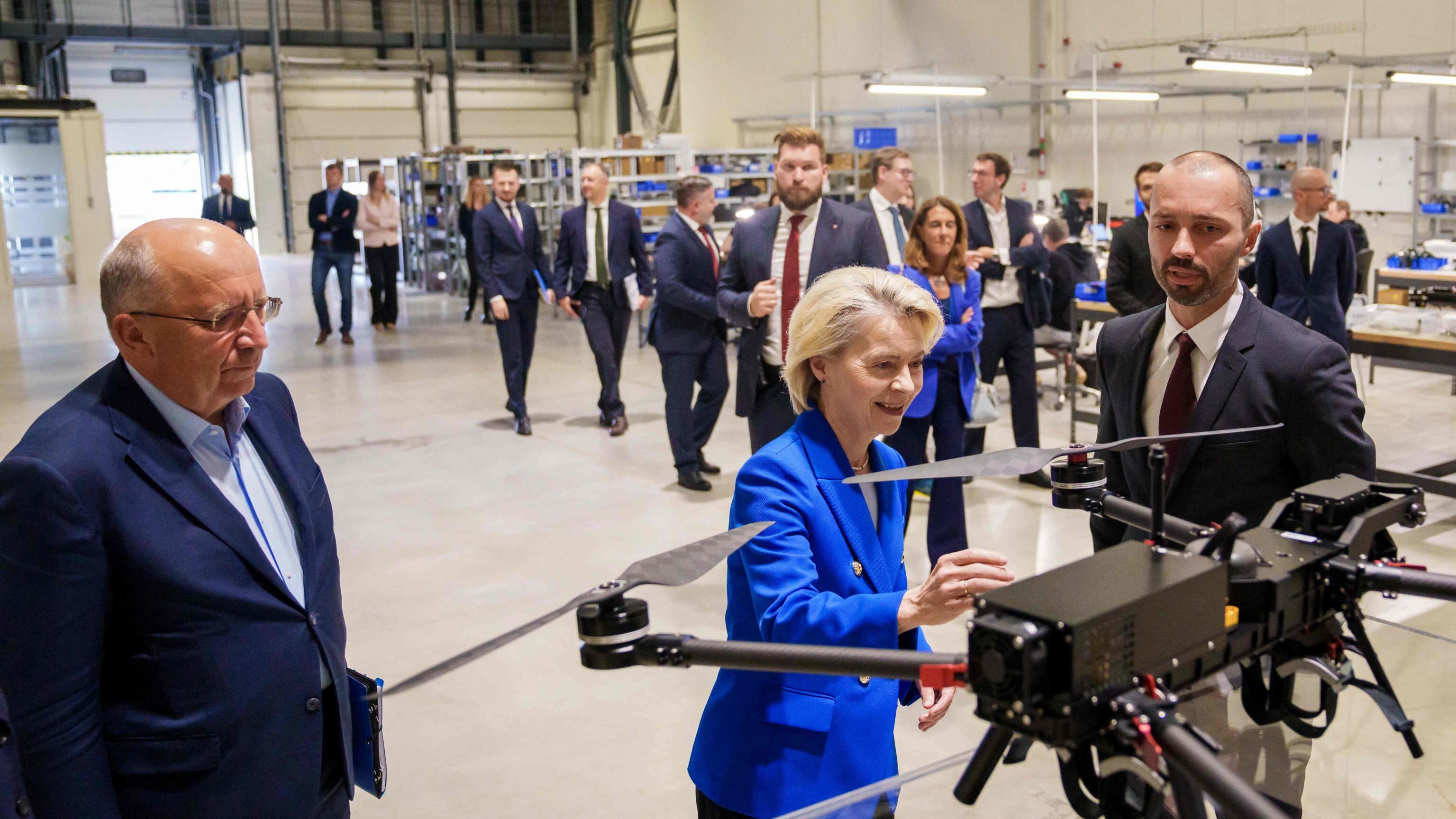 Von der Leyen: "L'Ue lotta per la libertà, costruiremo un muro di droni con Kiev"