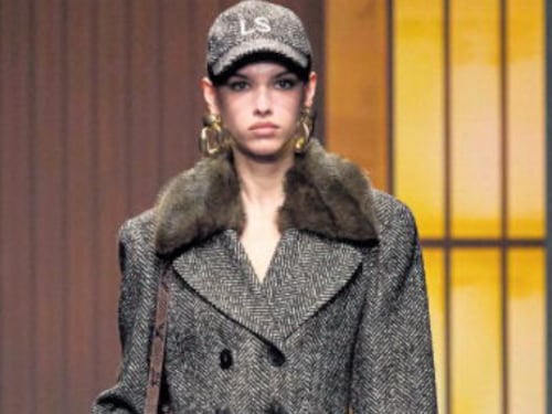 Scervino alchimista. Il cappotto militare (non) nasconde chiffon e sottovesti
