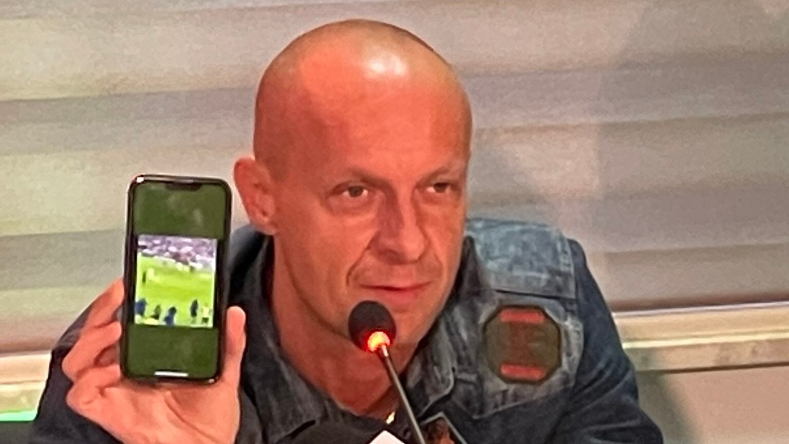 "Francesi poco seri…". L'affondo dell’arbitro: la prova sul telefonino