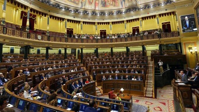 Spagna, crociata dei socialisti: "Via il sessismo dalla Carta"