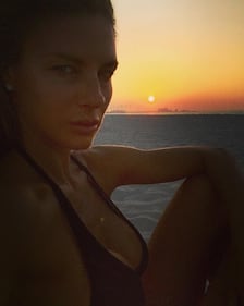 Martina Colombari sexy nella vita di tutti i giorni 11