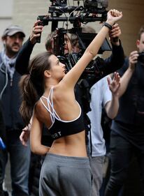 Emily Ratajkowski, topless e corpo nudo 30