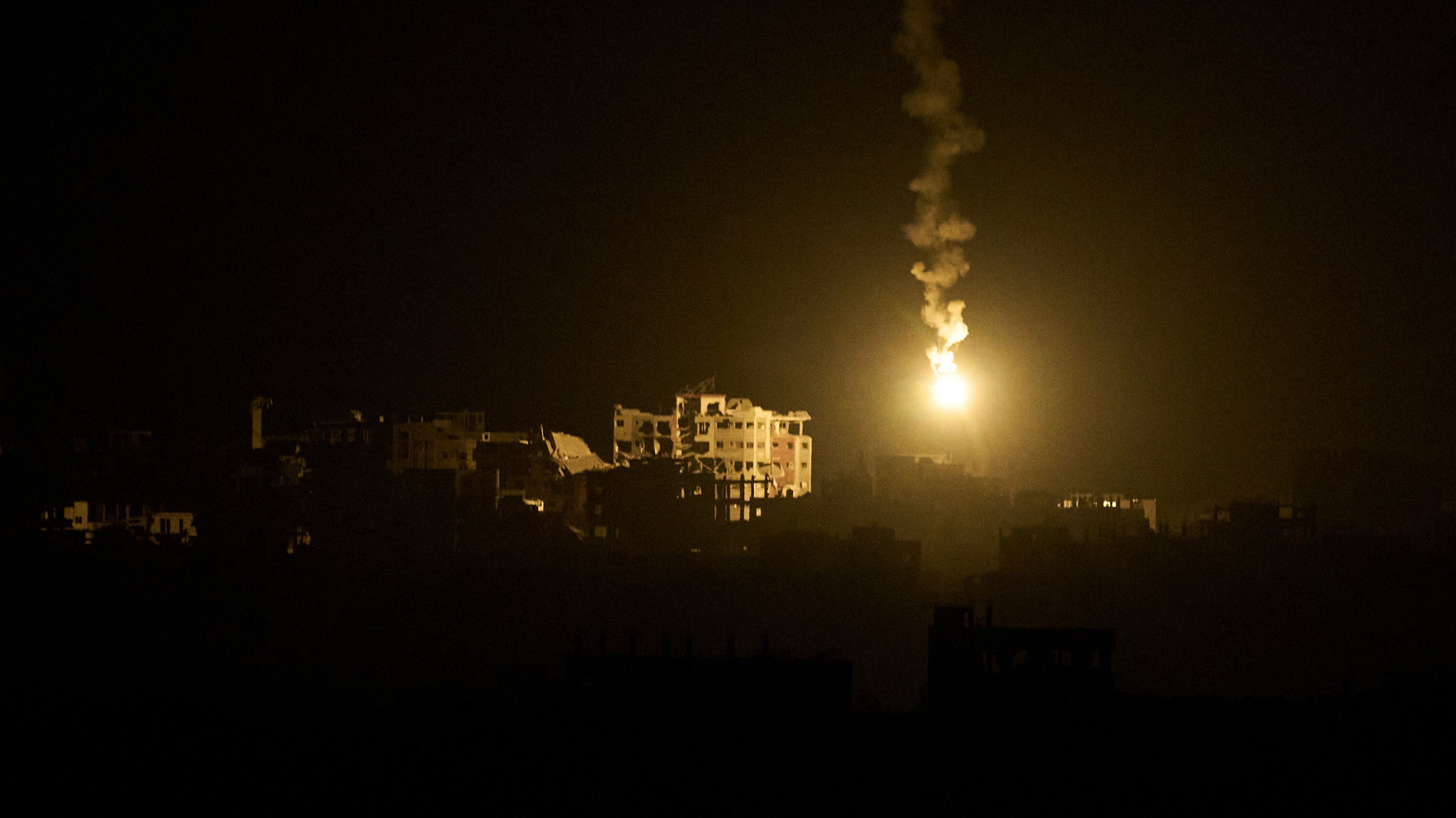 Tank, raid e bombe robot: Israele entra a Gaza City. Oltre 60 morti nella Striscia | Diretta