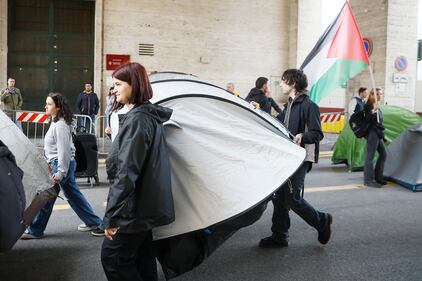 Tende anti-Israele alla Sapienza: il campeggio dei collettivi rossi 15