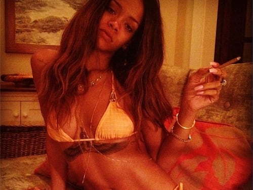 Rihanna, 25 anni su Instagram: in bikini