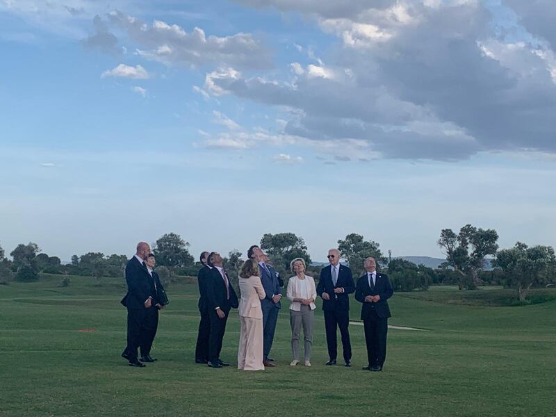 G7, i leader riuniti per la foto di gruppo 3