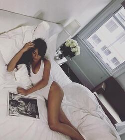 Lea Michele hot, nuda a letto 4