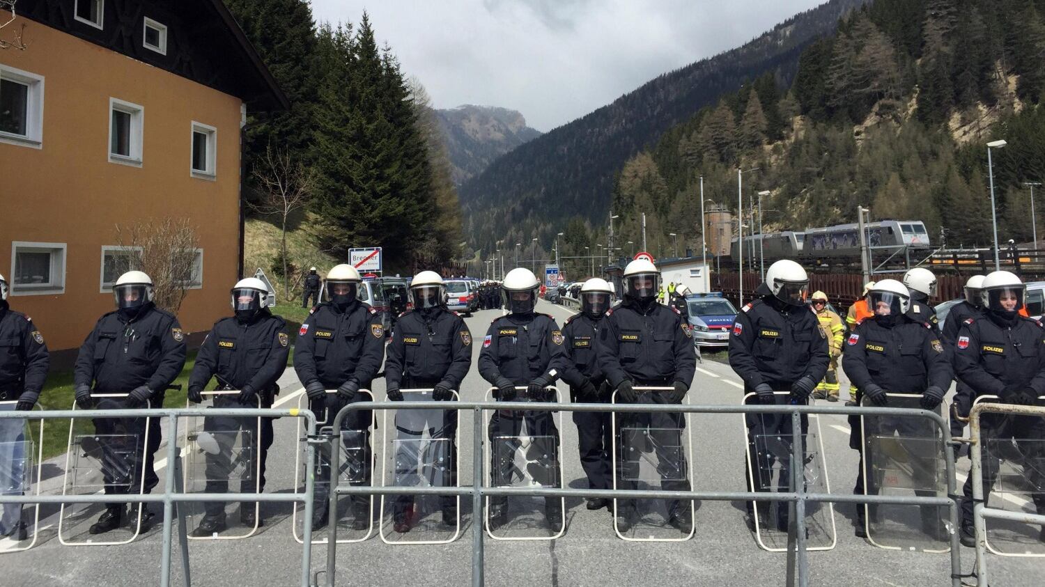 Brennero, retromarcia di Vienna: "Non alzeremo nessun muro"