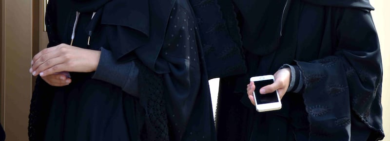 Valditara indica la strada: “Divieto di burqa a scuola per la dignità delle donne”. Il garante dell’infanzia: “Ottima iniziativa”