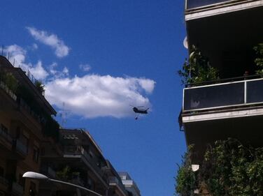 Roma, bruciati più di 50 ettari: evacuati struttura per anziani e convento 4